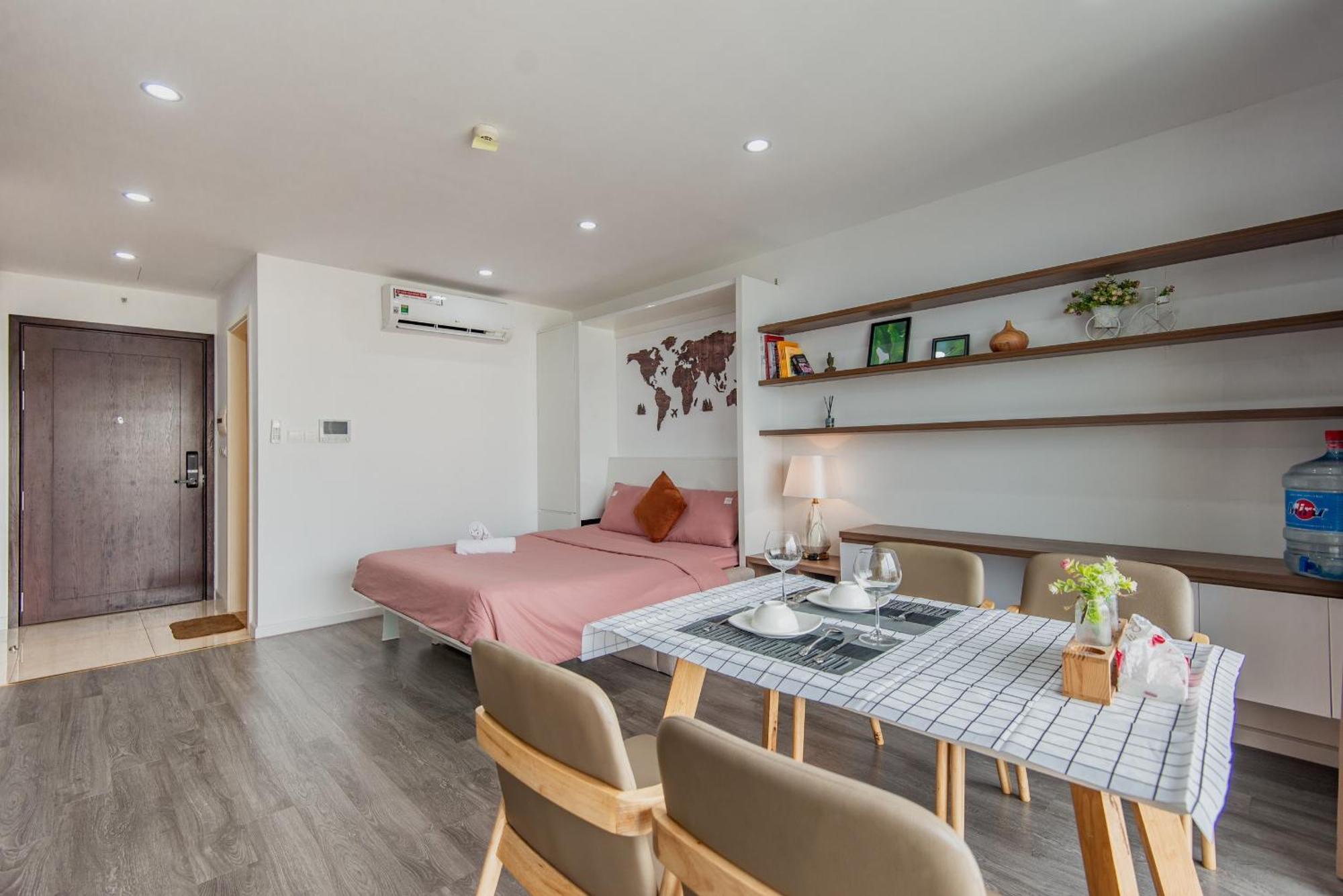 Lakeside High Floor Vinhomes D'capitale C2 * Hà Nội