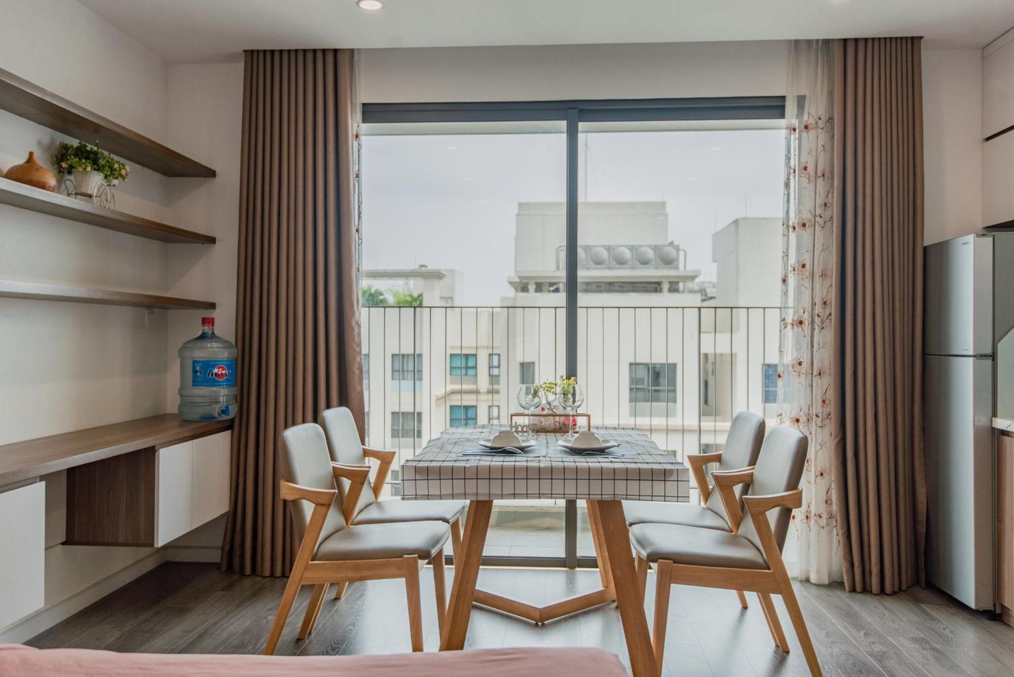 Lakeside High Floor Vinhomes D'capitale C2 Căn hộ *